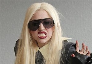 Lady GaGa запропонувала Кеті Перрі побити хакерів лопатою