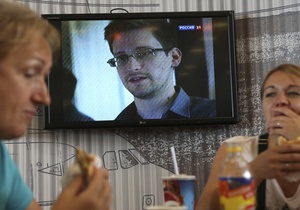 Адвокат Ассанжа радить Сноудену триматися подалі від США