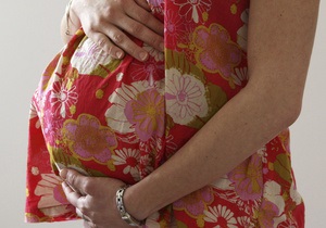 Порушення прав вагітних - стаж - Чиновники запевняють, що включення декретної відпустки до страхового стажу не призвело до порушення прав вагітних