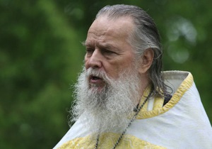 Новини Росії - Зарізаного в Пскові священика поховають сьогодні