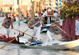 Венеція - туризм - гондольєри