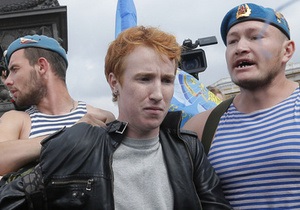 Фотогалерея: ПДВ проти ЛГБТ. У Петербурзі десантники напали на гей-активіста - фото - відео