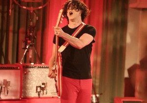 Чоловіки в червоних штанах дратують британців