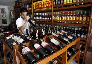Дослідження алкоголю - смак вина - Пити вино в компанії  смачніше , ніж на самоті - вчені з Оксфорда