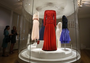 У Лондоні відкрилася виставка королівського вбрання