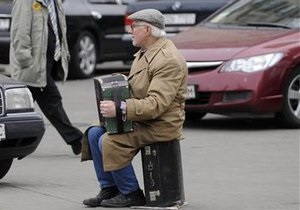У 2012 році кожен шостий українець жив за межею бідності – Держстат