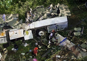 В Італії ховають жертв аварії автобуса