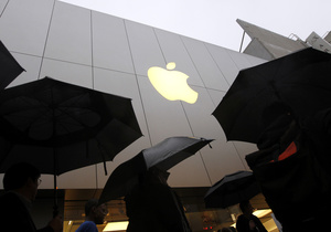iPhone 5S - Foxconn - Основний складальник продуктів Apple наймає 90 тисяч співробітників для випуску нового iPhone