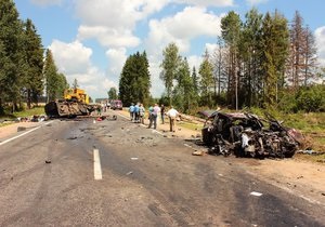 Новини Закарпаття - ДТП - У Закарпатській області зіткнулися ВАЗ і КамАЗ, одна людина загинула, четверо госпіталізовані