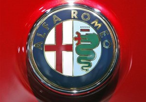 спорткар Alfa Romeo