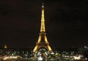 Новини Франції - Ейфелева вежа - У Франції поліція вилучила 60 тонн нелегальних Ейфелевих веж