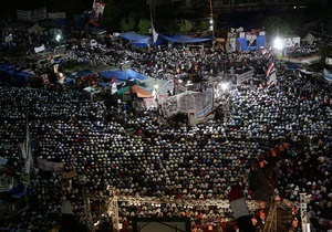 Переворот у Єгипті - Мурсі - Тисячі прихильників Мурсі влаштували ходу до будівель Міноборони