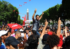 У Тунісі поліція застосувала сльозогінний газ для розгону маніфестантів