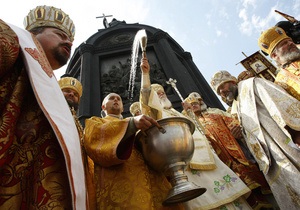 Київ - хрещення Русі - Київський патріархат вважає дивним заклик УПЦ МП до віруючих дивитися молебень по телевізору