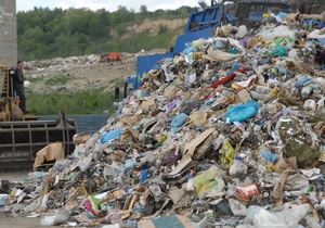 Частина енергоімперії Ахметова зазнала мільйонних збитків через нестачу сміття