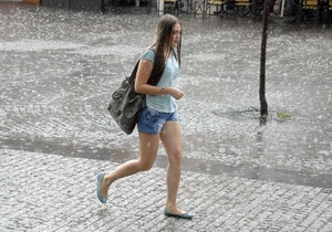 Погода в Україні - На початку тижня в Україні очікуються дощі та грози