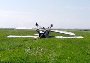 У Криму літак Ан-2 здійснив аварійну посадку і перекинувся