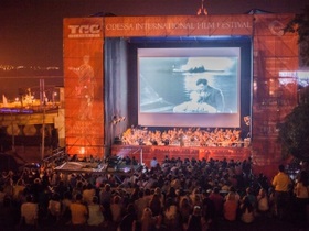 В Одесі просто неба показали класику німого кіно Схід сонця