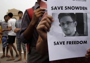 Сноуден отримав паспорт громадянина світу