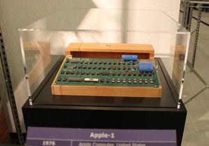 Apple-1 - аукціон - Один із перших комп ютерів Apple пішов з молотка за $400 тисяч