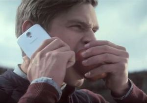Реклама -  Galaxy S4 - Apple