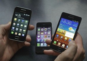 Samsung Galaxy S4 - HTC One - Blackberry - Z10 - Ринок смартфонів застряг на  невидимій стелі  - експерти