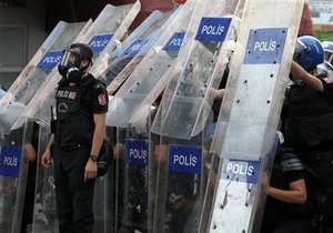 У Стамбулі при розгоні демонстрації поліція затримала майже 60 людей
