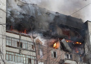 У Москві пожежники подали запит на вертольоти для гасіння пожежі площею 1,4 тис кв метрів