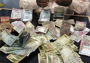 Рупія - валюта - Валюта однієї з найбільших країн світу досягла нового мінімуму