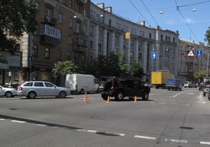 Новини Києва - ДТП - У ДТП з джипом Hummer у центрі Києва постраждали дружина і діти американського дипломата