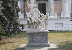 Новини Одеси - У центрі Одеси пошкодили мармурову скульптуру