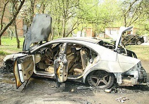 Новини Донецької області - Єнакієве - У Єнакієвому знайдений згорілий Mercedes з трупом у багажнику