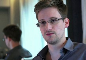 Сноуден попросив притулок у 21 країні - Wikileaks
