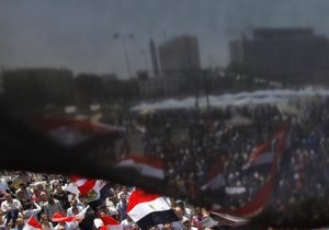 У Каїрі почалася багатотисячна демонстрація