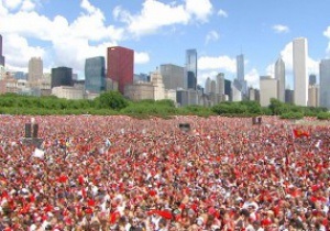 Поздравить Чикаго с завоеванием Кубка Стэнли пришло 2 млн человек
