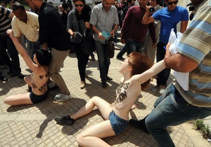 Туніс - Femen - Суд Тунісу пом якшив обвинувачення активісткам Femen до умовного
