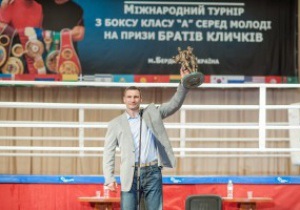 Украинские боксеры разобрали призы братьев Кличко