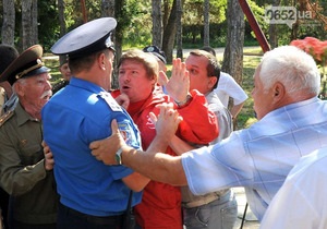 У Криму сталася бійка між міліцією та нардепом від КПУ через портрет Сталіна