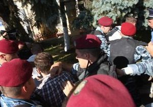 Суд визнав винними свободівців за бійку перед лекцією Фаріон у Могилянці