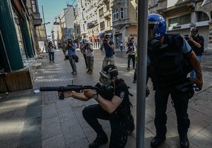 Уряд Туреччини погрожує припинити протести за допомогою армії