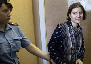 Скарга умовно засудженої учасниці Pussy Riot на адвокатів дійде до суду