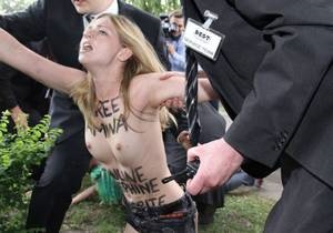 Femen у Берліні провели акцію перед виступом Ангели Меркель