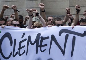 У Парижі і Тулузі відбулися масові акції після вбивства націоналістами студента