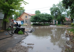 новини Миколаєва - підтоплення - У Миколаєві ліквідують наслідки сильних злив: за ніч випала половина місячної норми опадів