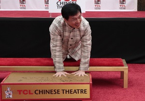 Джекі Чан став першим китайцем, який залишив відбитки рук у Голівуді