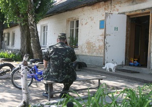 Корреспондент: Нищівне становище. Гостре квартирне питання серед військових обеззброює українську армію