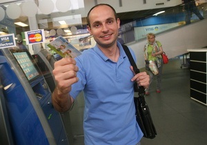 Корреспондент: Розкрили карти. В Україні стрімко зростає використання платіжних карток