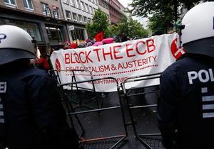 DW: Активісти Blockupy з їхались до Франкфурта на  боротьбу з силою грошей 