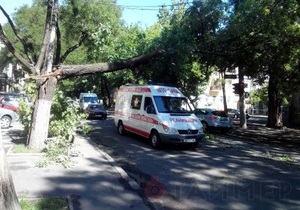 Центр Одеси практично паралізований після урагану. Більше 200 будинків залишилися без електрики