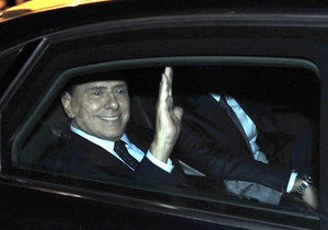 Двоє італійських шоуменів стали обвинуваченими у справі секс-вечірок Берлусконі